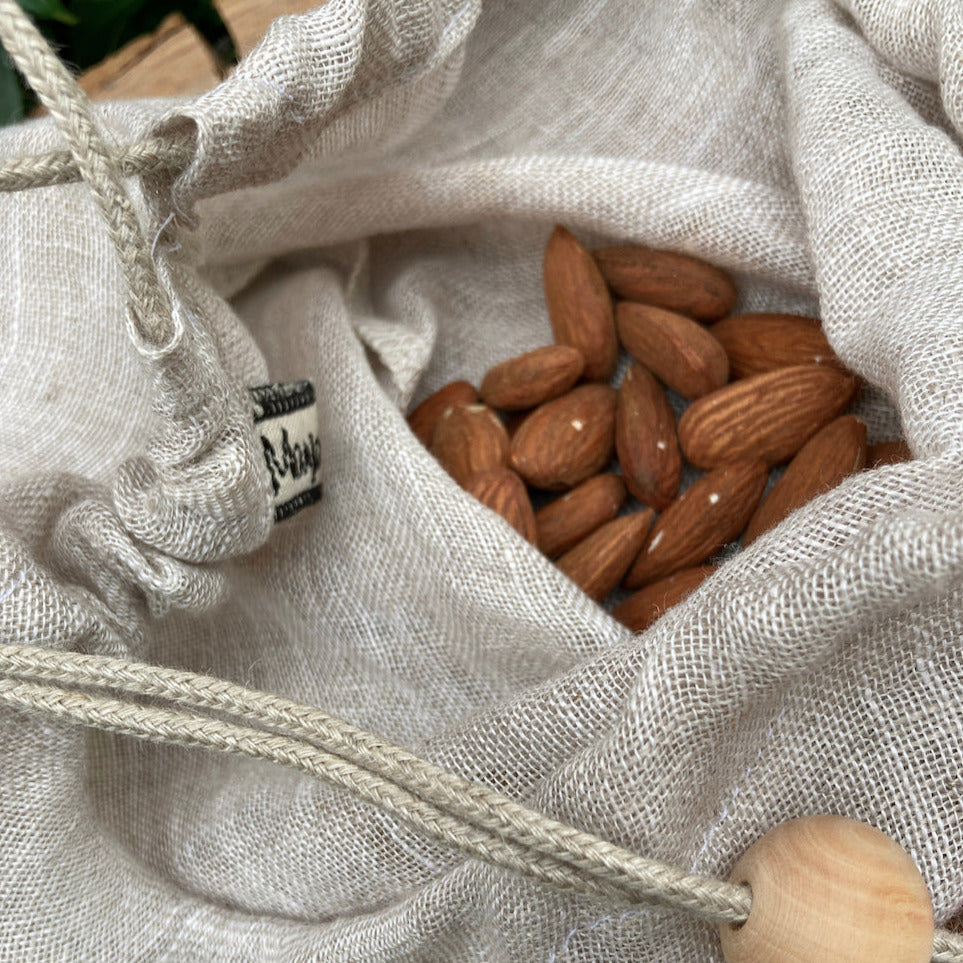 amandes dans Étamine alimentaire en lin avec cordon