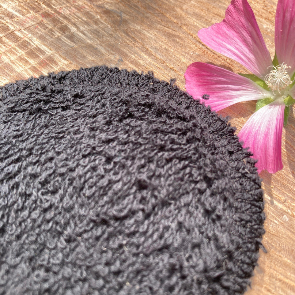Disque lavable réutilisable noir, coton noir, dissolvette, Alpes Maritimes (06).
